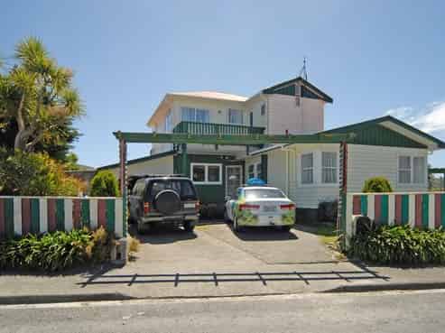 12 Camrose Grove, Kingston