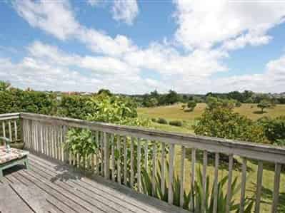 27 Shakespear Road, Army Bay