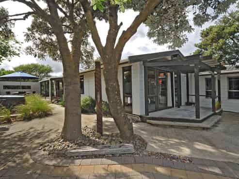 10 Jane Street, Waikanae Beach