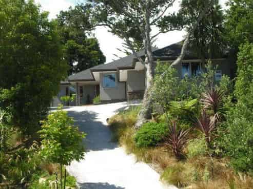 100 Beach Road, Mellons Bay