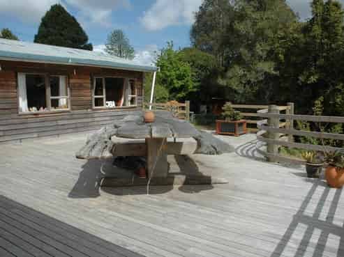 813 West Coast Road, Oratia