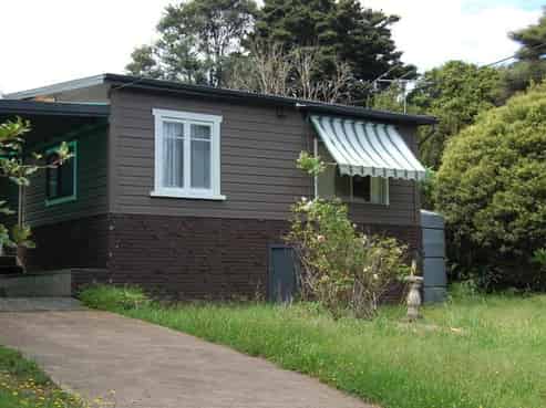 11 Crescent Road East, Ostend