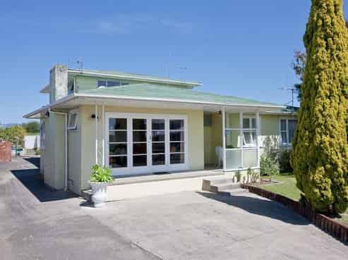 18 Somerset Crescent, Highbury