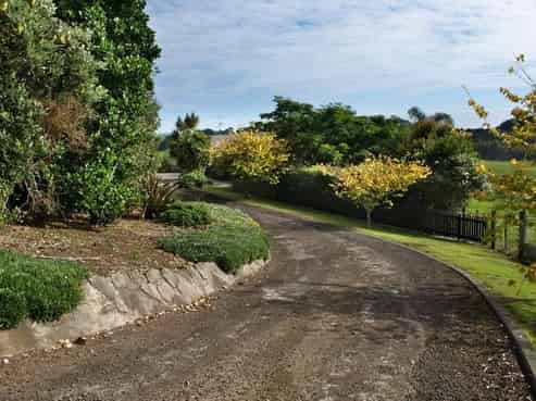 66 Craig Road, Pollok