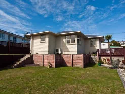 26 Jane Grove, Paparangi