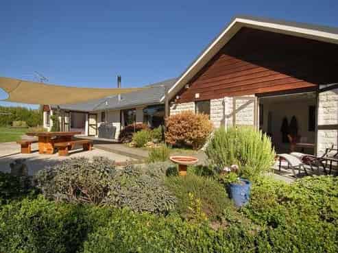 768 State Highway 2, Opaki