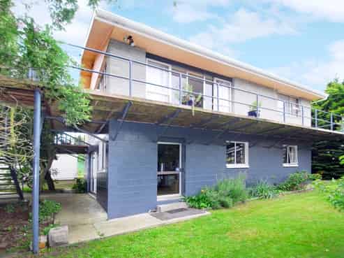 4 Mcintosh Road, Brighton