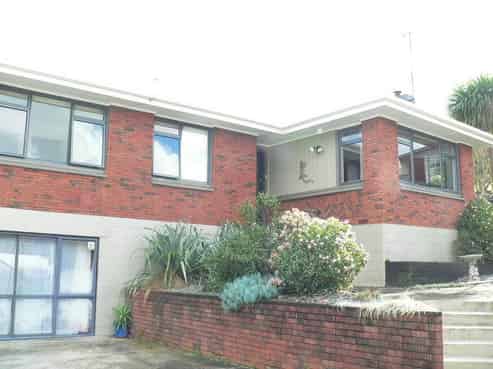 8 Highfield Crescent, Brookfield