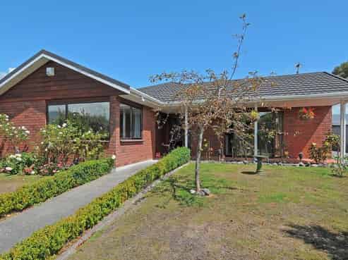 19 Memphis Grove, Totara Park