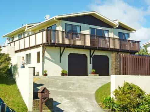 8 Outram Grove, Kelson