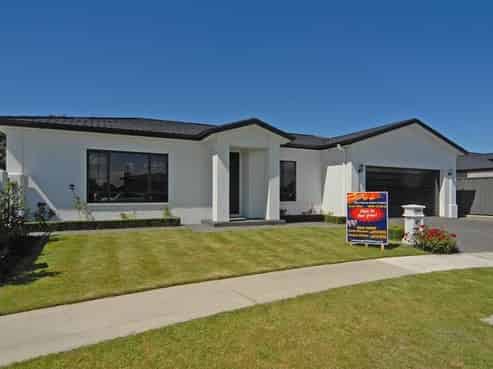 37 Heynes Place, Clive