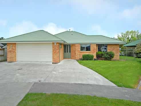 30 Strachan Way, Highbury