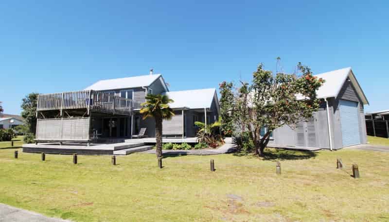 112 Corokia Place, Matarangi