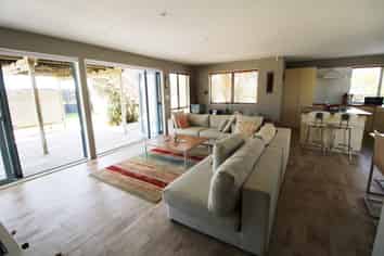 112 Corokia Place, Matarangi