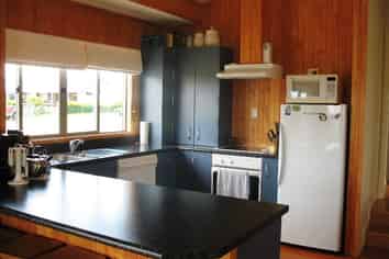 169 Kowhai Avenue, Matarangi