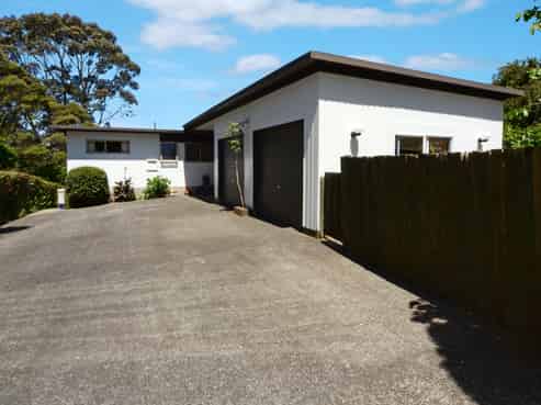 42 Ngarahana Avenue, Paremoremo