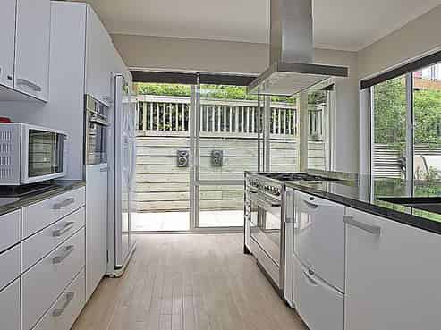 14 Curnow Way, Kaiwharawhara