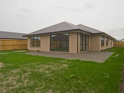 38 Little Oaks Drive, Yaldhurst