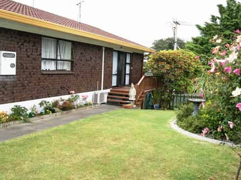 2/1 Manse Road, Pahurehure