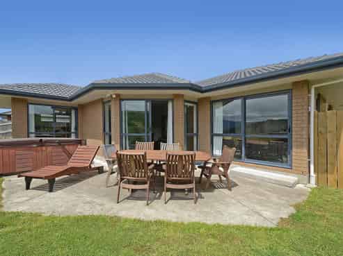 13 Percy Kinsman Crescent, Riverstone Terraces