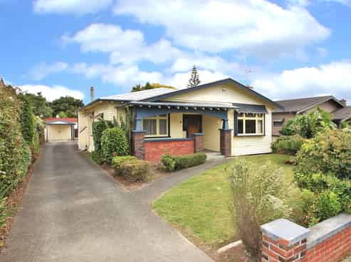 15 Miro Street, Takaro