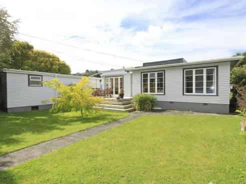 10 Golf Road, Manor Park