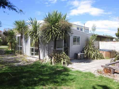 56 Pinedale Crescent, Riversdale Beach