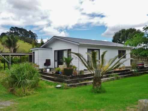 1081 Oruru Road, Peria