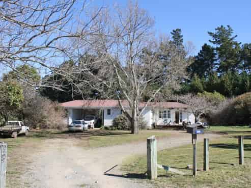 129 Gull Flat Road, Maraekakaho