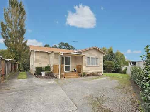 28 Olivine Street, Poike