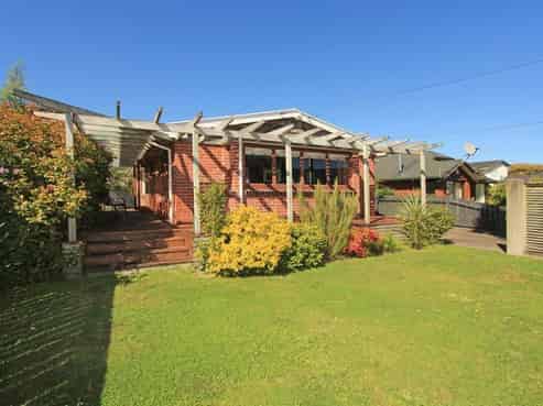 1A Colin Grove, Central Hutt