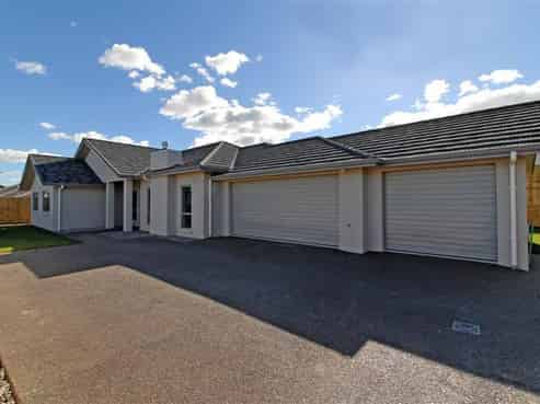 11 Petersburg Drive, Flagstaff