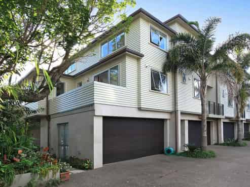 22F Owens Road, Epsom