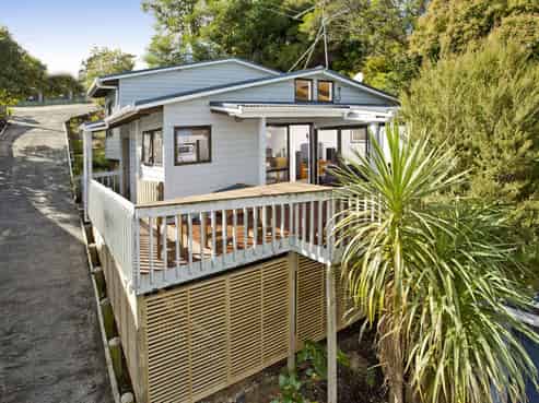 135 Eskdale Road, Birkdale