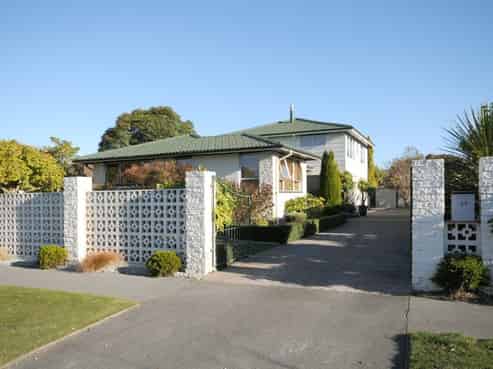 35 Ambleside Drive, Burnside