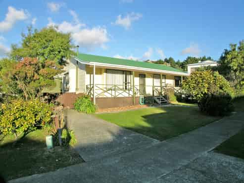 98 Omapere Street, Whitby