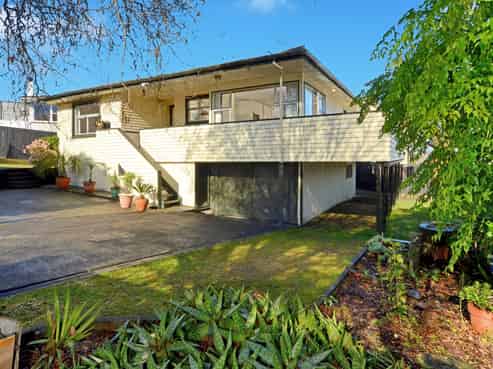 1/664 East Coast Road, Pinehill