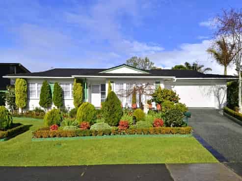 11 Fratley Avenue, Farm Cove