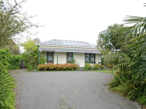 66 Bridge Street, Bulls