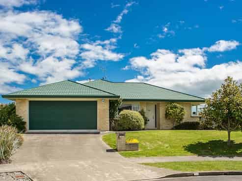 10 Crown Hill, Paraparaumu