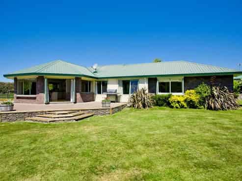 27 Putiki Road, Edgecumbe