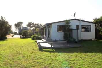 107 Sands Crescent, Matarangi