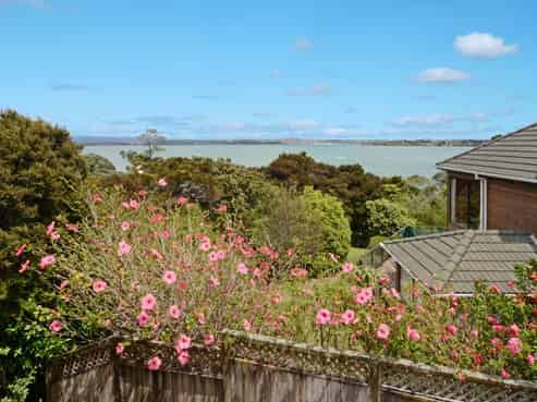 8 Poaka Place, Beach Haven