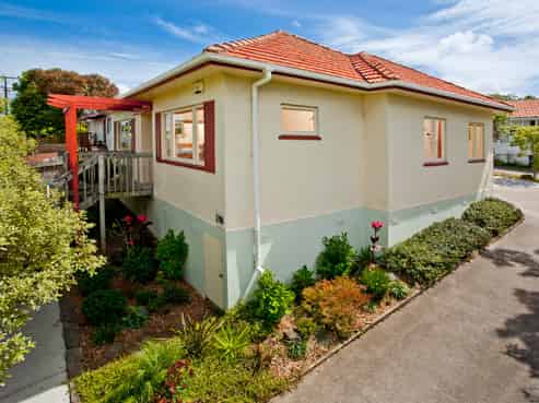 2/180 Lake Road, Northcote