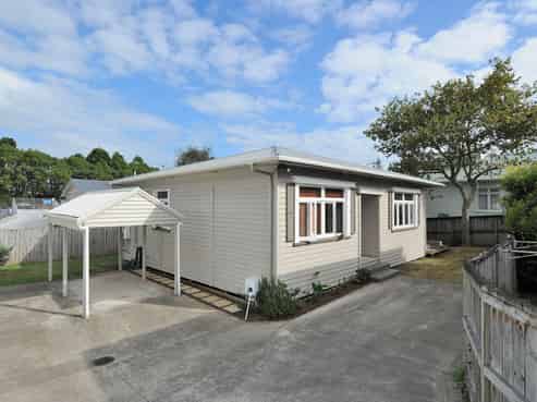 35A Queensway, Three Kings