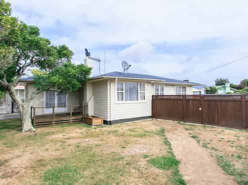 30 Sutherland Crescent, Westbrook