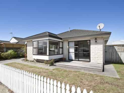 2A Belvedere Crescent, Takaro