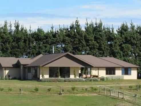 106 Davis Road, Cust