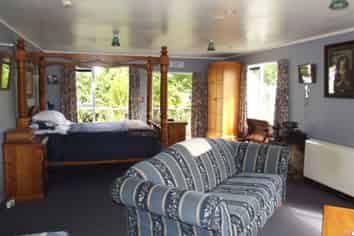 Grand Old Lady: Mansion Built 1913