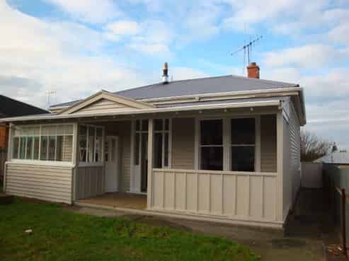 87 Avenue Road, West End